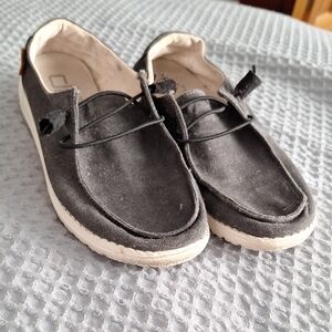 Hey Dude Gray Slip-On Loafers Casual Women's 6/Youth 5